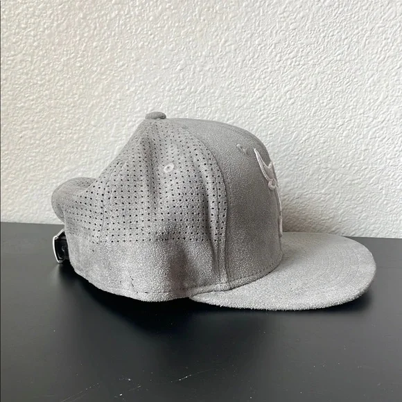 Bulls New Era Gray Suede Cap - Picture 2 of 11